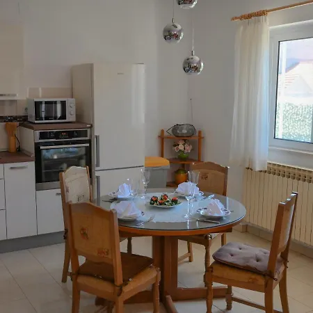 Damir Apartment *